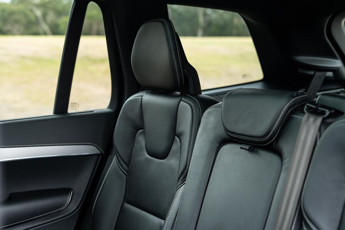 2020 Volvo XC90 T6 R-Design