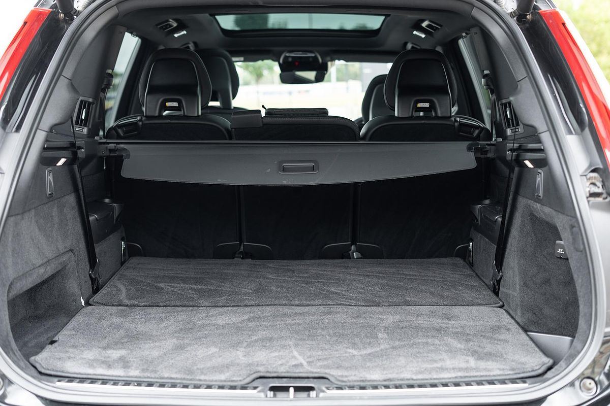 2020 Volvo XC90 T6 R-Design