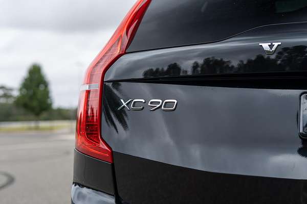 2020 Volvo XC90 T6 R-Design