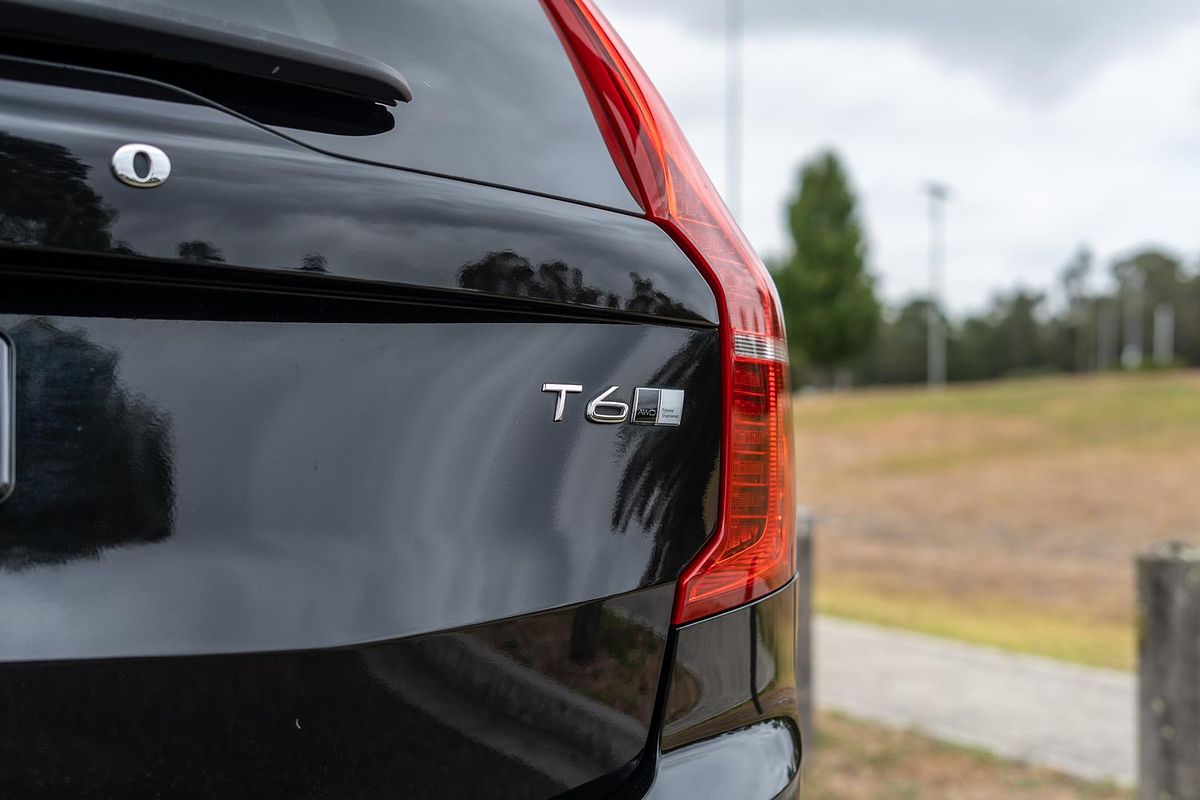 2020 Volvo XC90 T6 R-Design