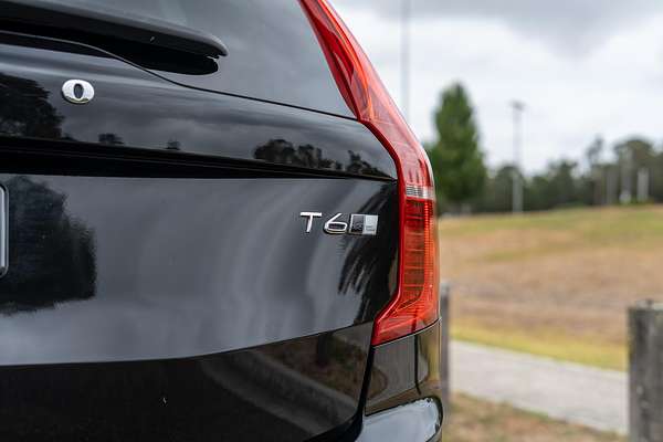 2020 Volvo XC90 T6 R-Design