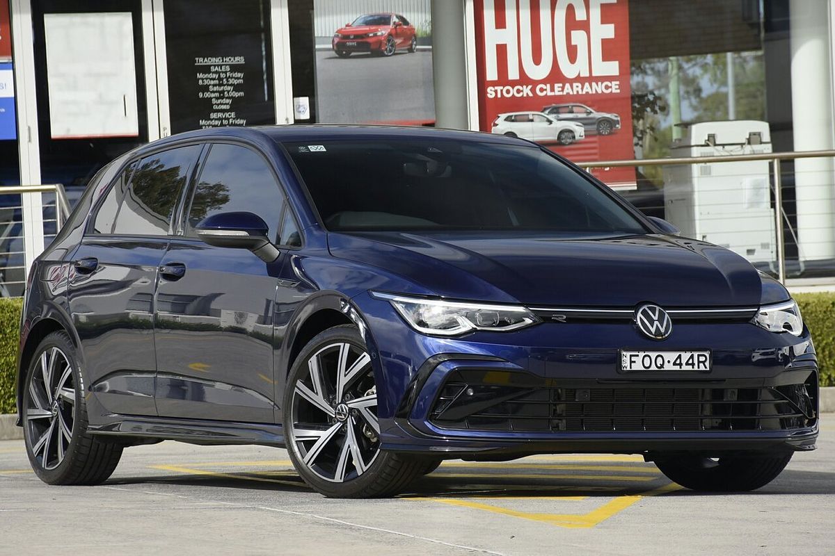 2023 Volkswagen Golf 110TSI R-Line 8