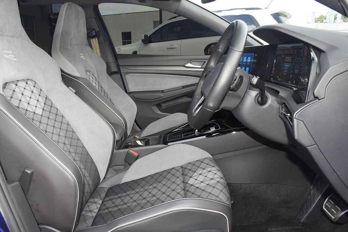 2023 Volkswagen Golf 110TSI R-Line 8