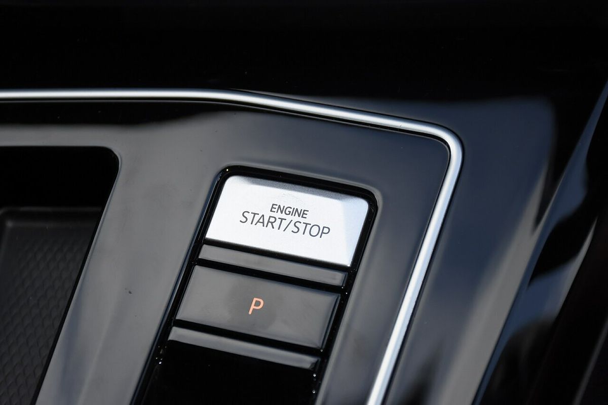 2023 Volkswagen Golf 110TSI R-Line 8
