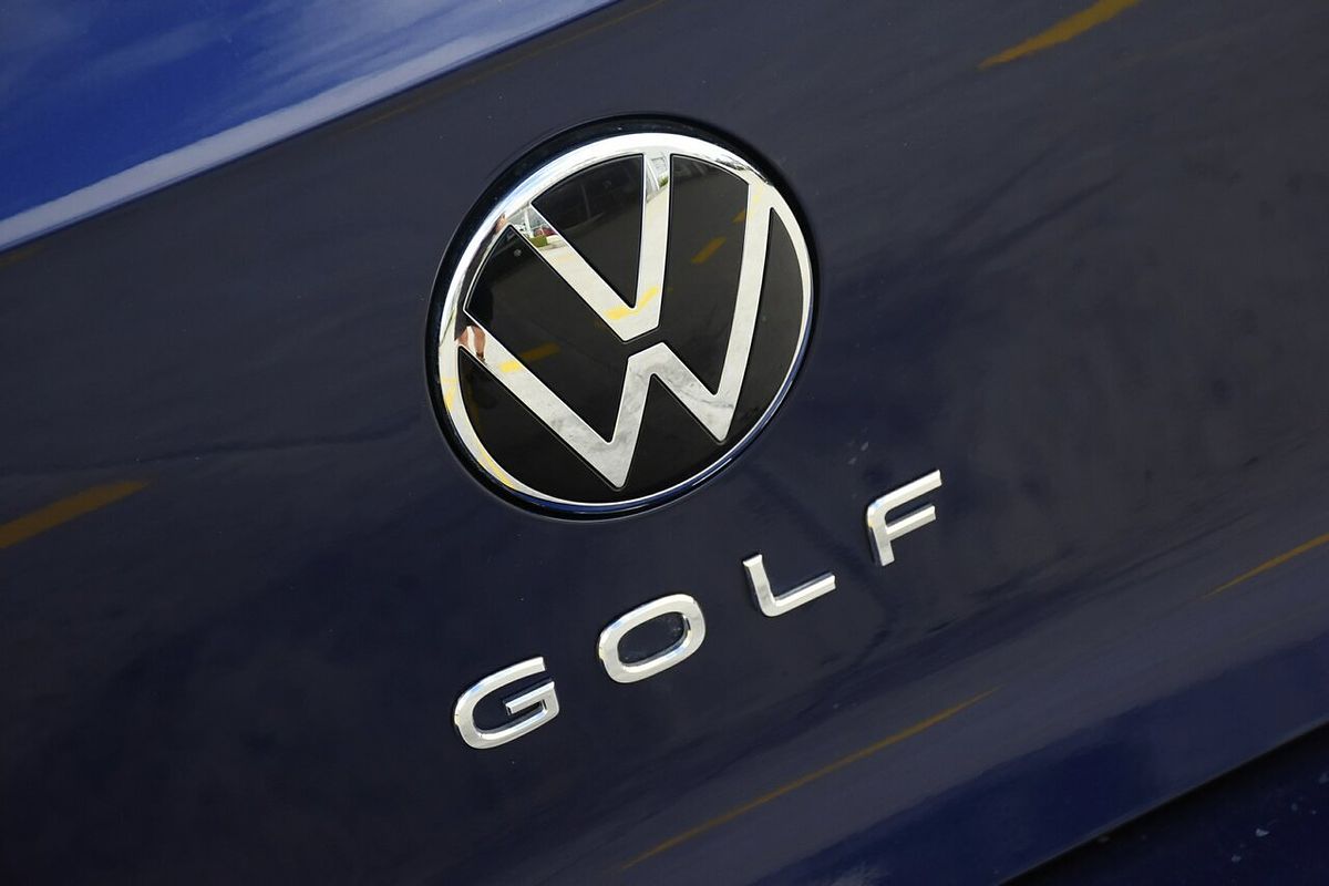 2023 Volkswagen Golf 110TSI R-Line 8