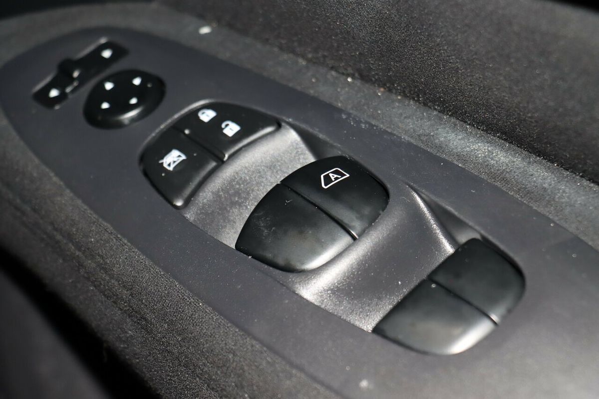 2014 Nissan Pathfinder ST R52
