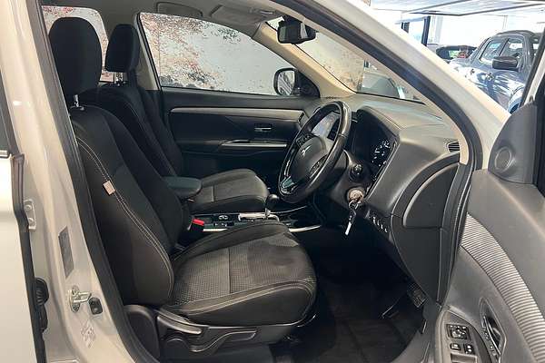 2017 Mitsubishi Outlander LS Safety Pack ZK