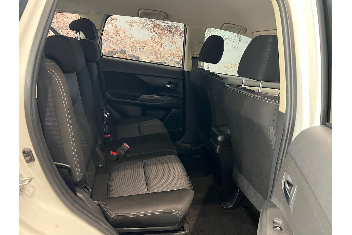 2017 Mitsubishi Outlander LS Safety Pack ZK