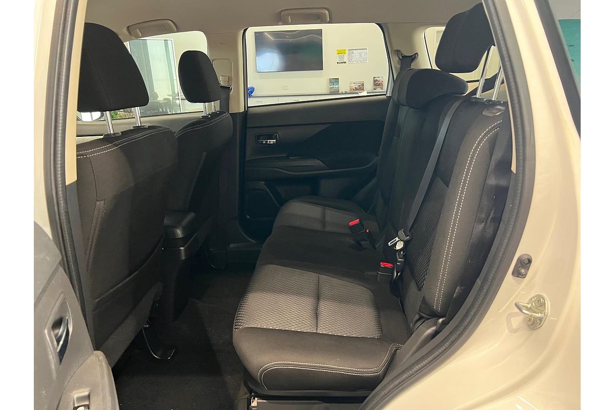 2017 Mitsubishi Outlander LS Safety Pack ZK