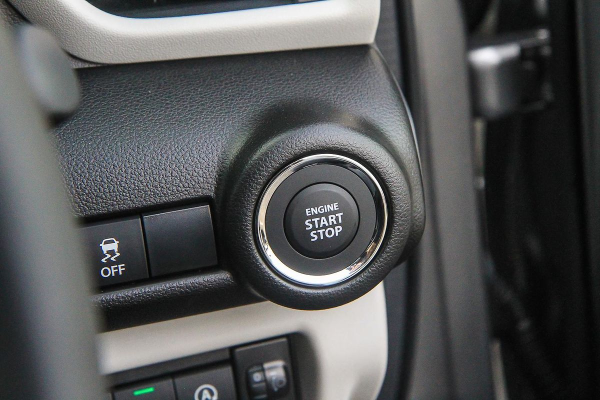 2025 Suzuki Swift Hybrid GLX UZ