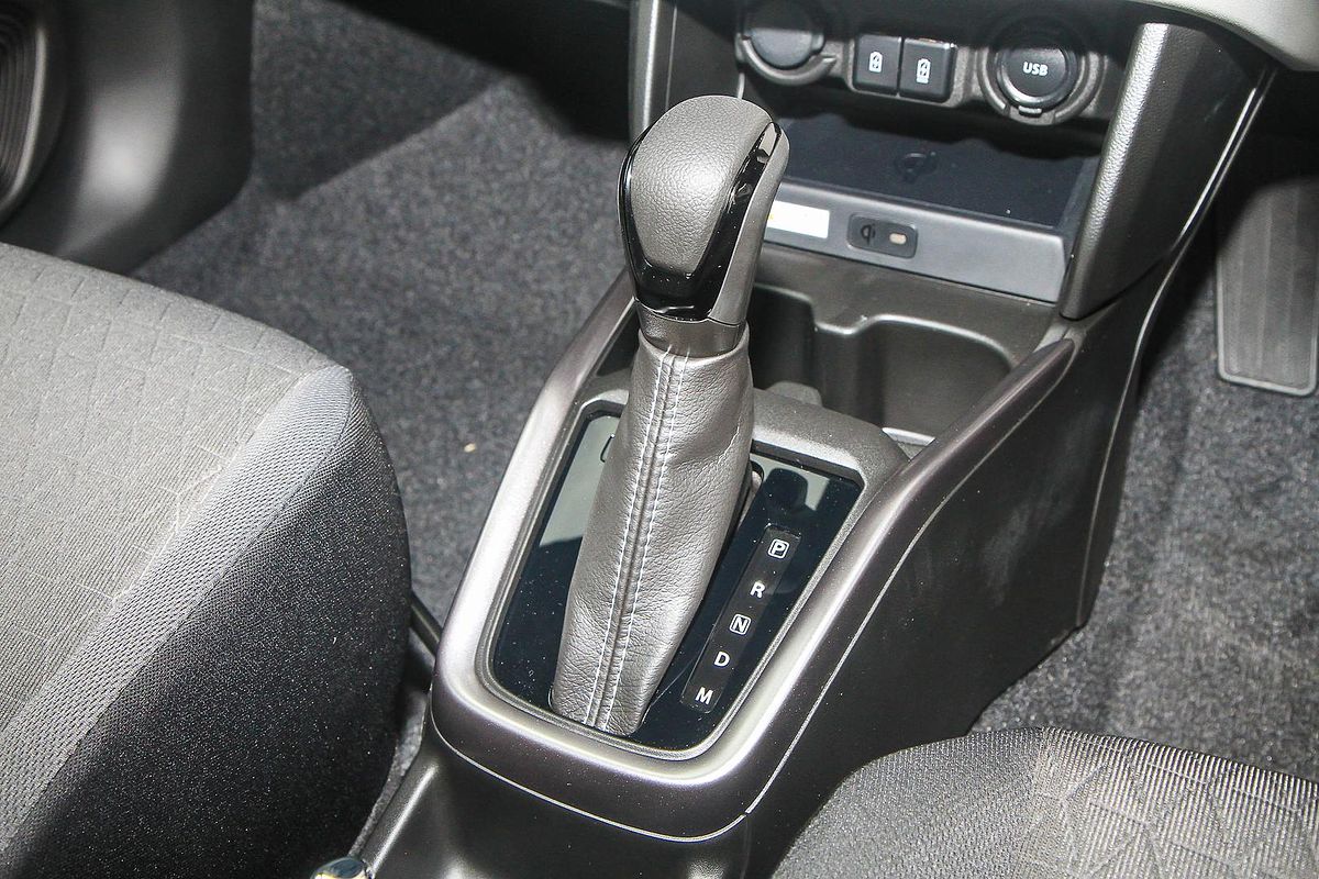 2025 Suzuki Swift Hybrid GLX UZ