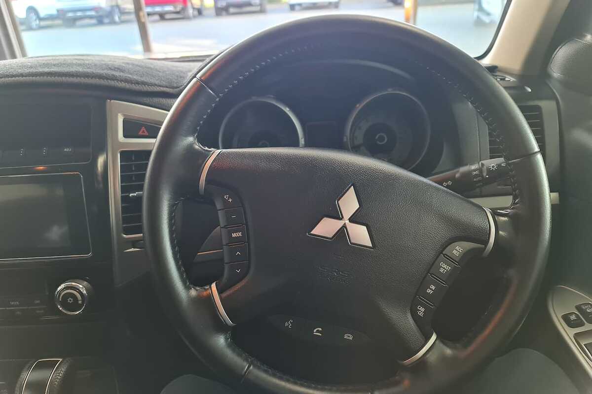 2017 Mitsubishi Pajero GLS NX
