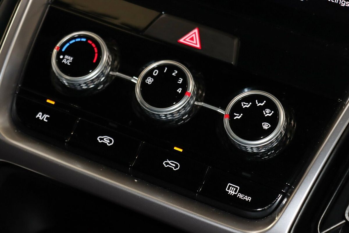 2023 Kia Sorento S MQ4