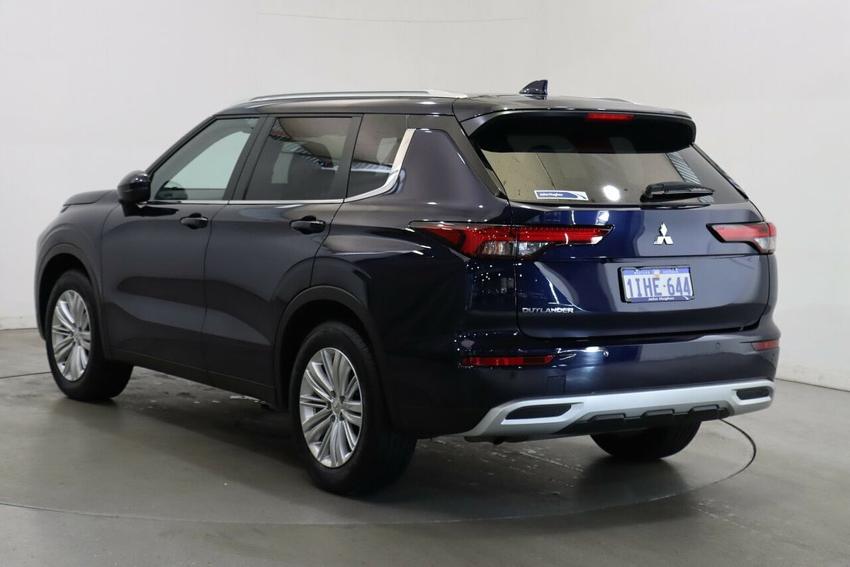 2024 Mitsubishi Outlander LS ZM