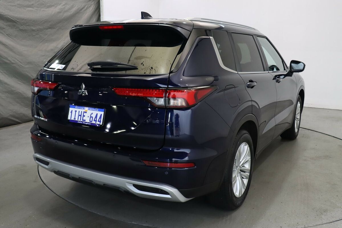 2024 Mitsubishi Outlander LS ZM