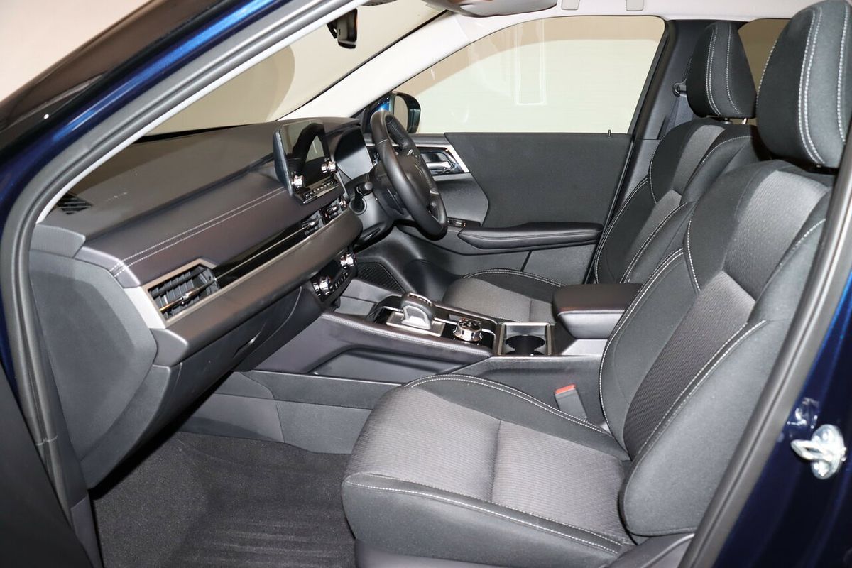 2024 Mitsubishi Outlander LS ZM