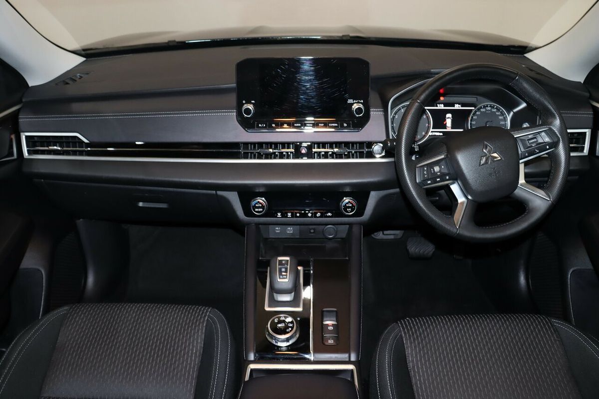 2024 Mitsubishi Outlander LS ZM