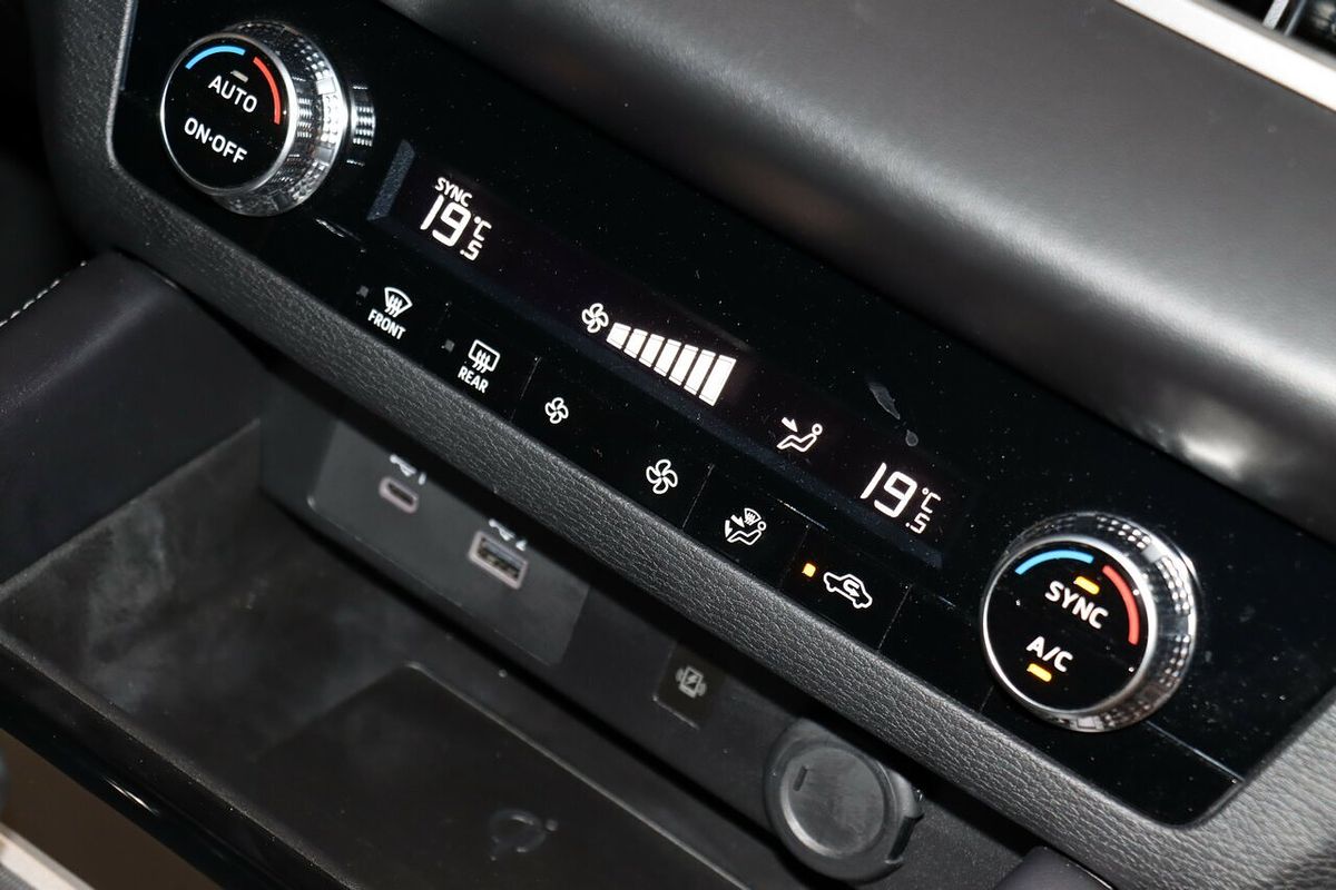 2024 Mitsubishi Outlander LS ZM