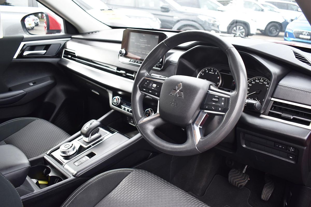 2022 Mitsubishi Outlander ES ZM