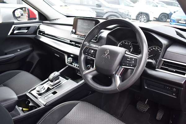 2022 Mitsubishi Outlander ES ZM