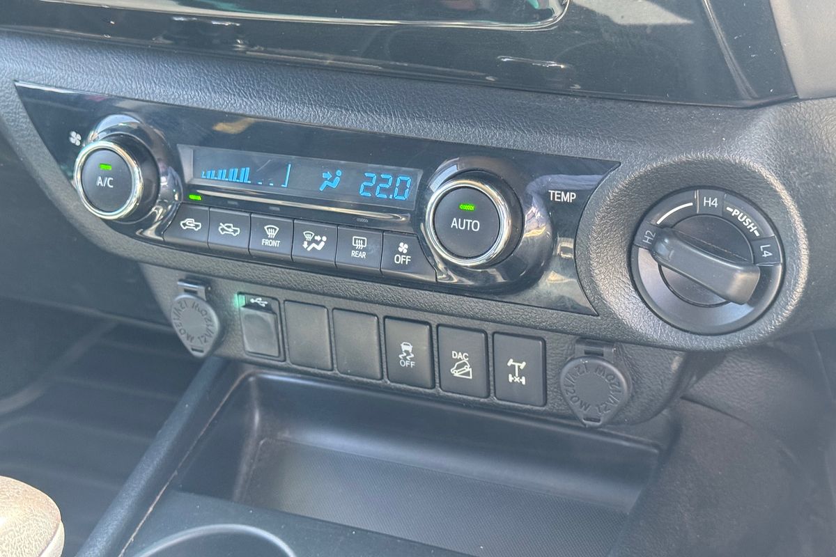 2016 Toyota Hilux SR5 GUN126R 4X4