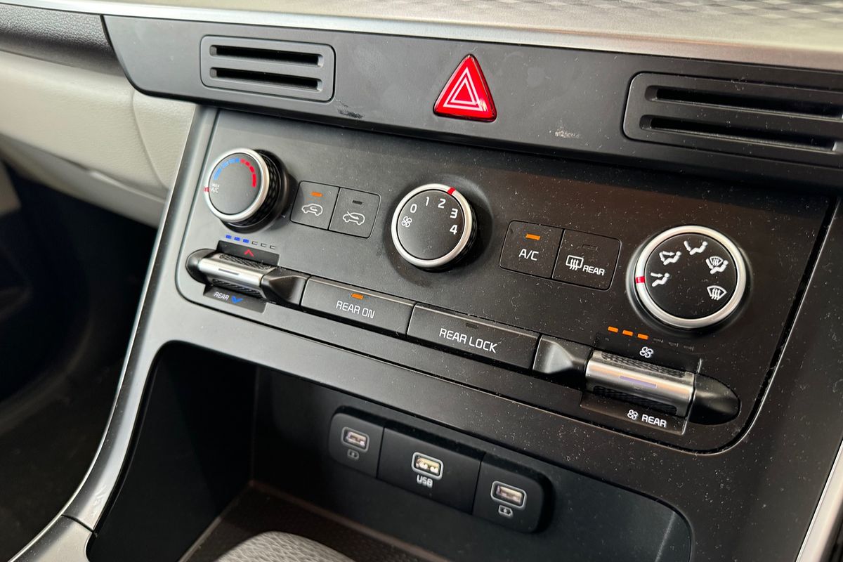 2023 Kia Carnival S KA4