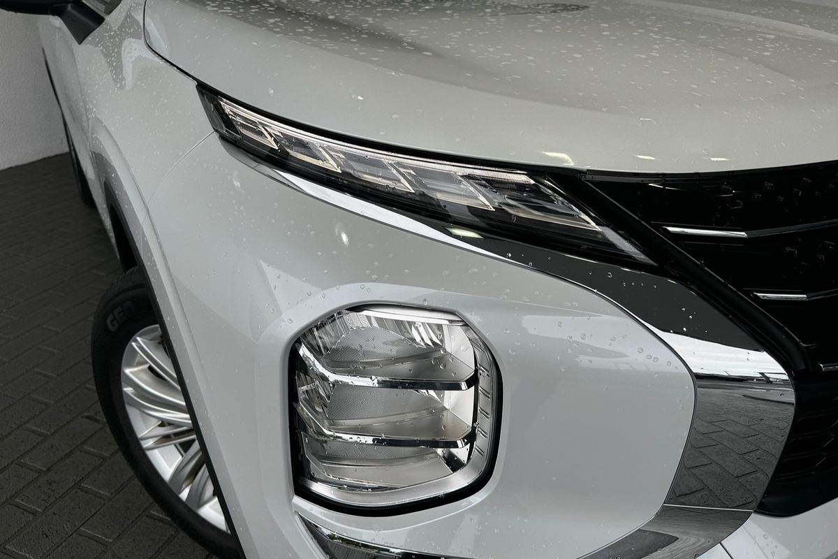 2023 Mitsubishi Outlander ES ZM