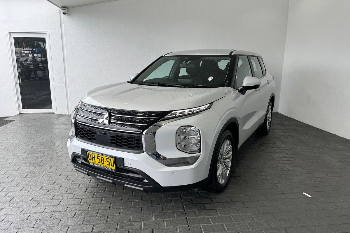 2023 Mitsubishi Outlander ES ZM