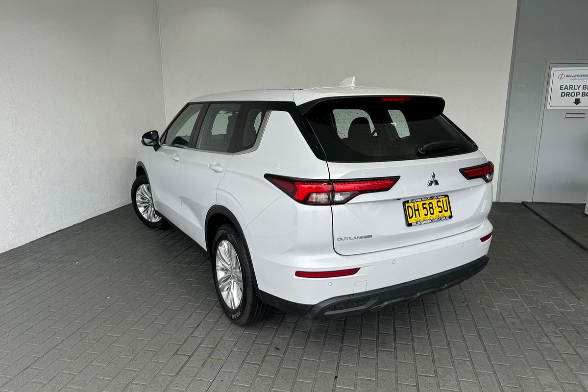 2023 Mitsubishi Outlander ES ZM