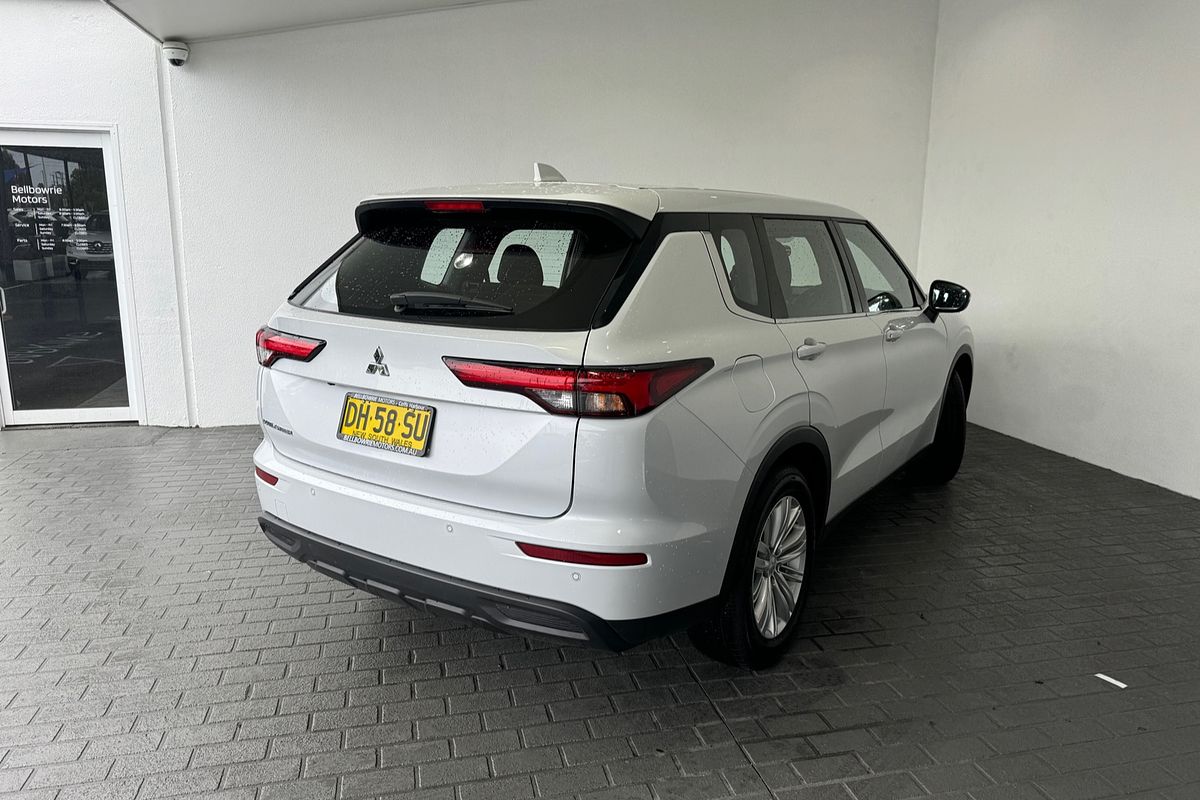 2023 Mitsubishi Outlander ES ZM