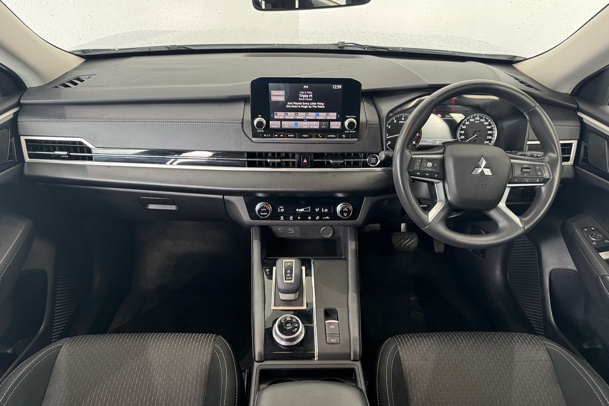 2023 Mitsubishi Outlander ES ZM