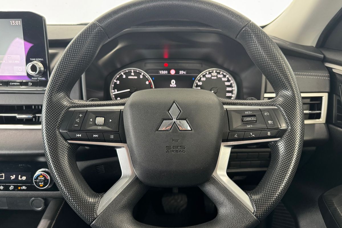 2023 Mitsubishi Outlander ES ZM