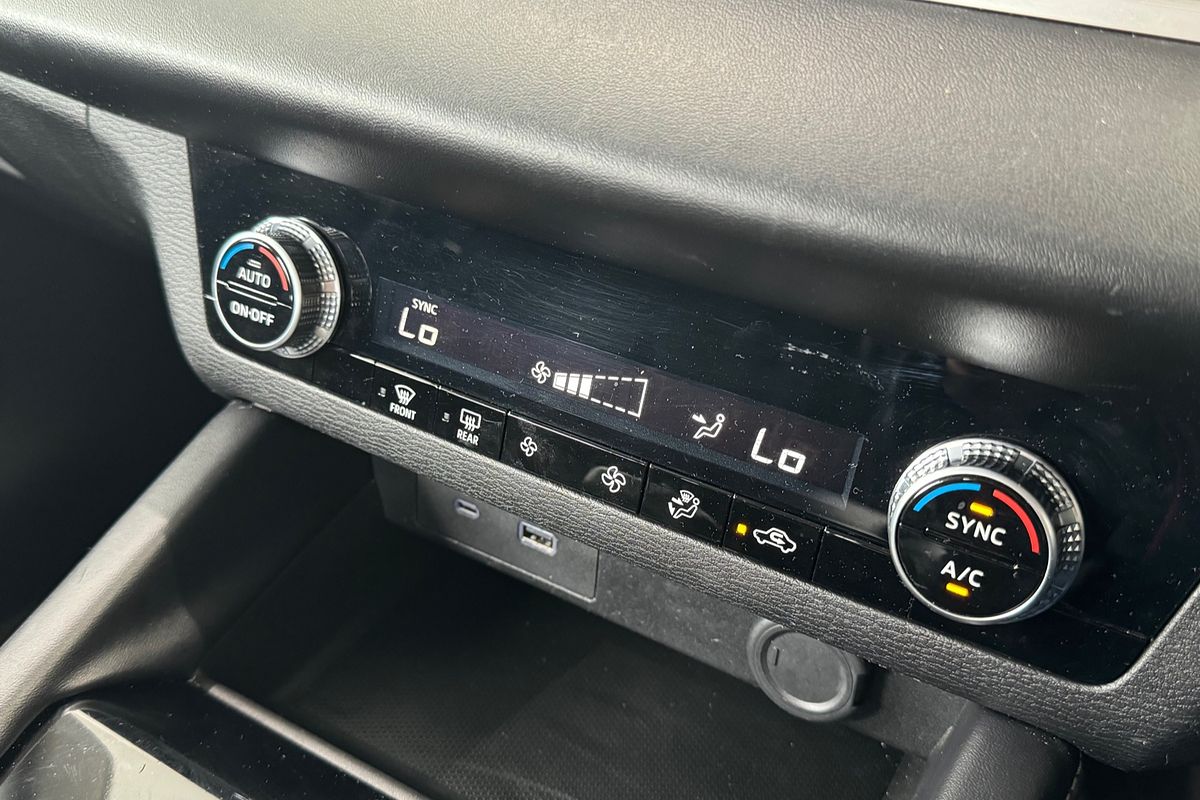 2023 Mitsubishi Outlander ES ZM