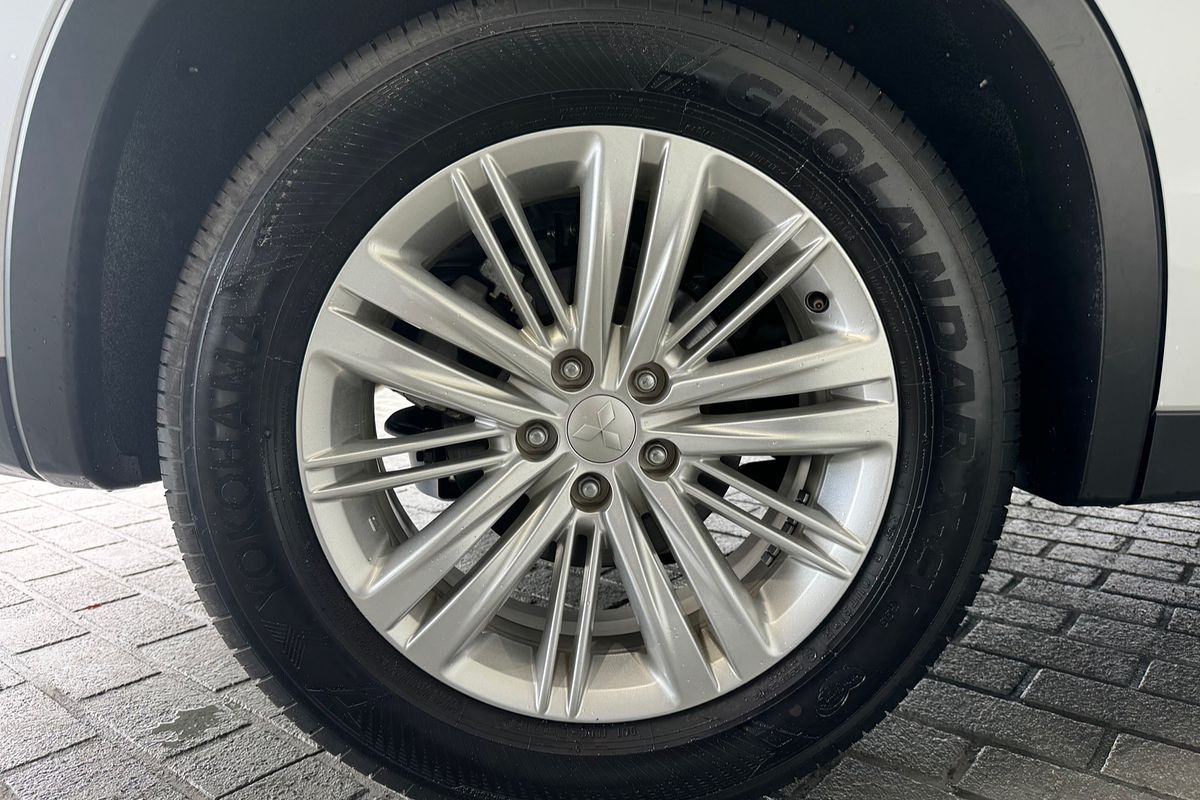 2023 Mitsubishi Outlander ES ZM