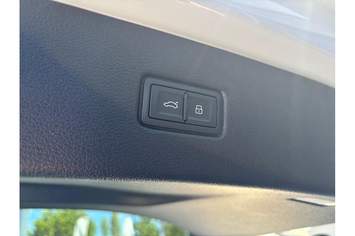 2023 Audi Q7 55 TFSI S line 4M