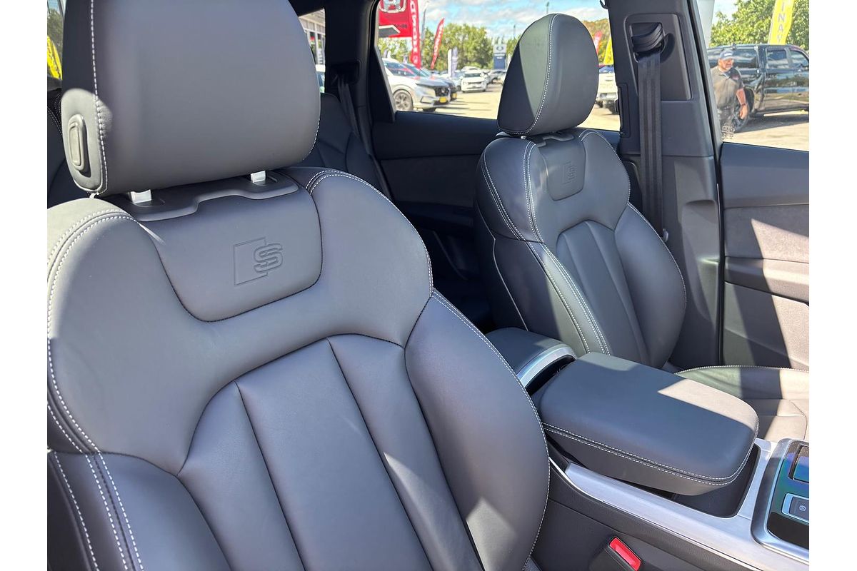 2023 Audi Q7 55 TFSI S line 4M
