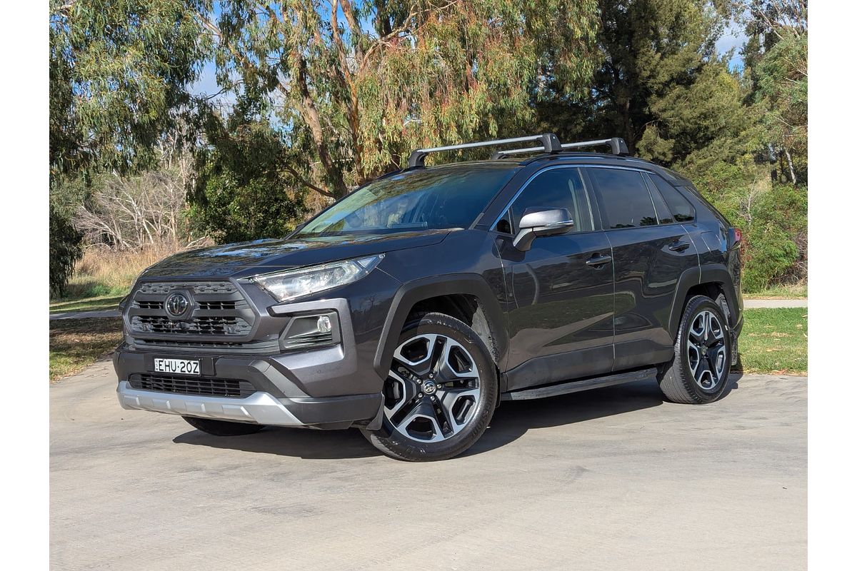 2020 Toyota RAV4 Edge AXAA54R