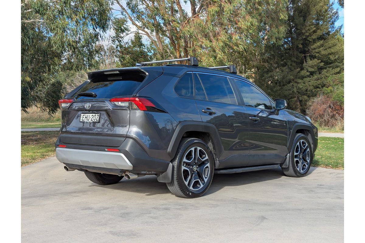 2020 Toyota RAV4 Edge AXAA54R