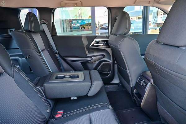 2024 Mitsubishi Outlander PHEV ES ZM