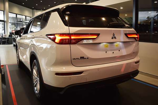 2024 Mitsubishi Outlander PHEV ES ZM