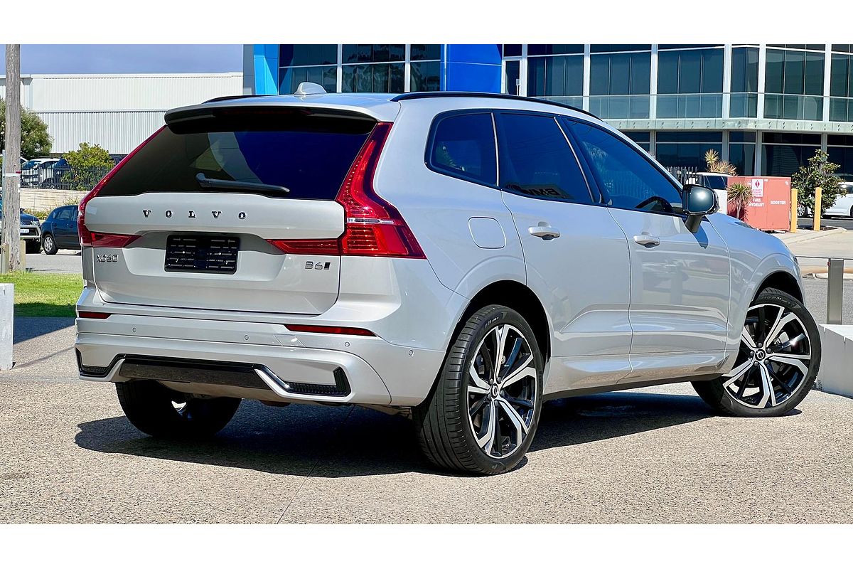 2022 Volvo XC60 B6 R-Design