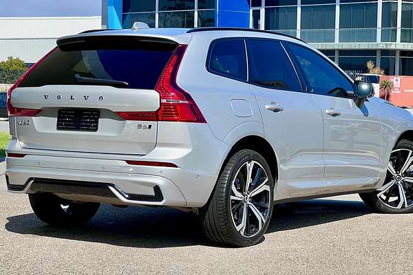 2022 Volvo XC60 B6 R-Design