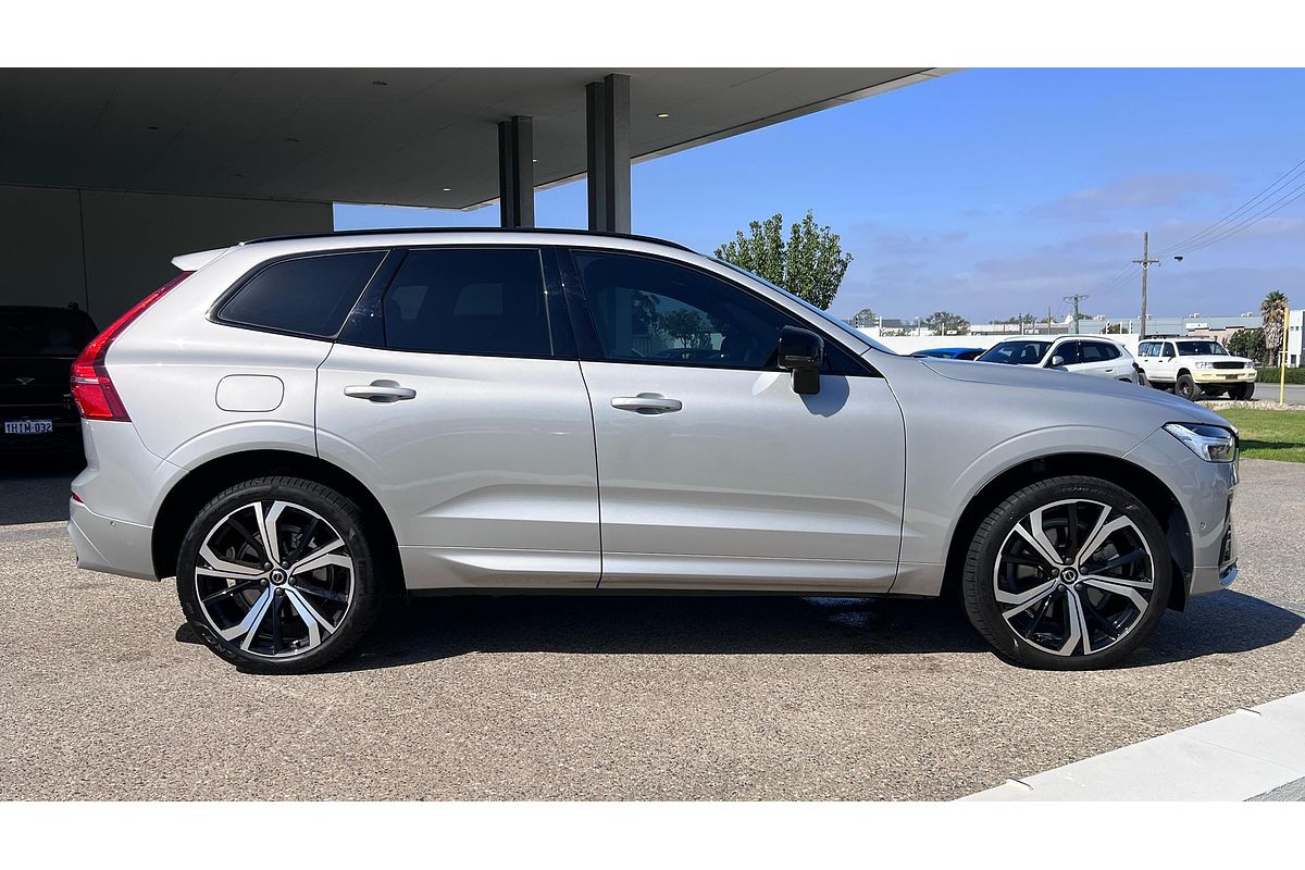 2022 Volvo XC60 B6 R-Design
