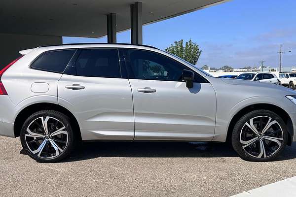 2022 Volvo XC60 B6 R-Design