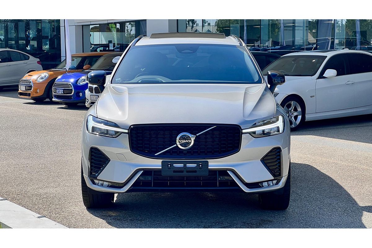 2022 Volvo XC60 B6 R-Design