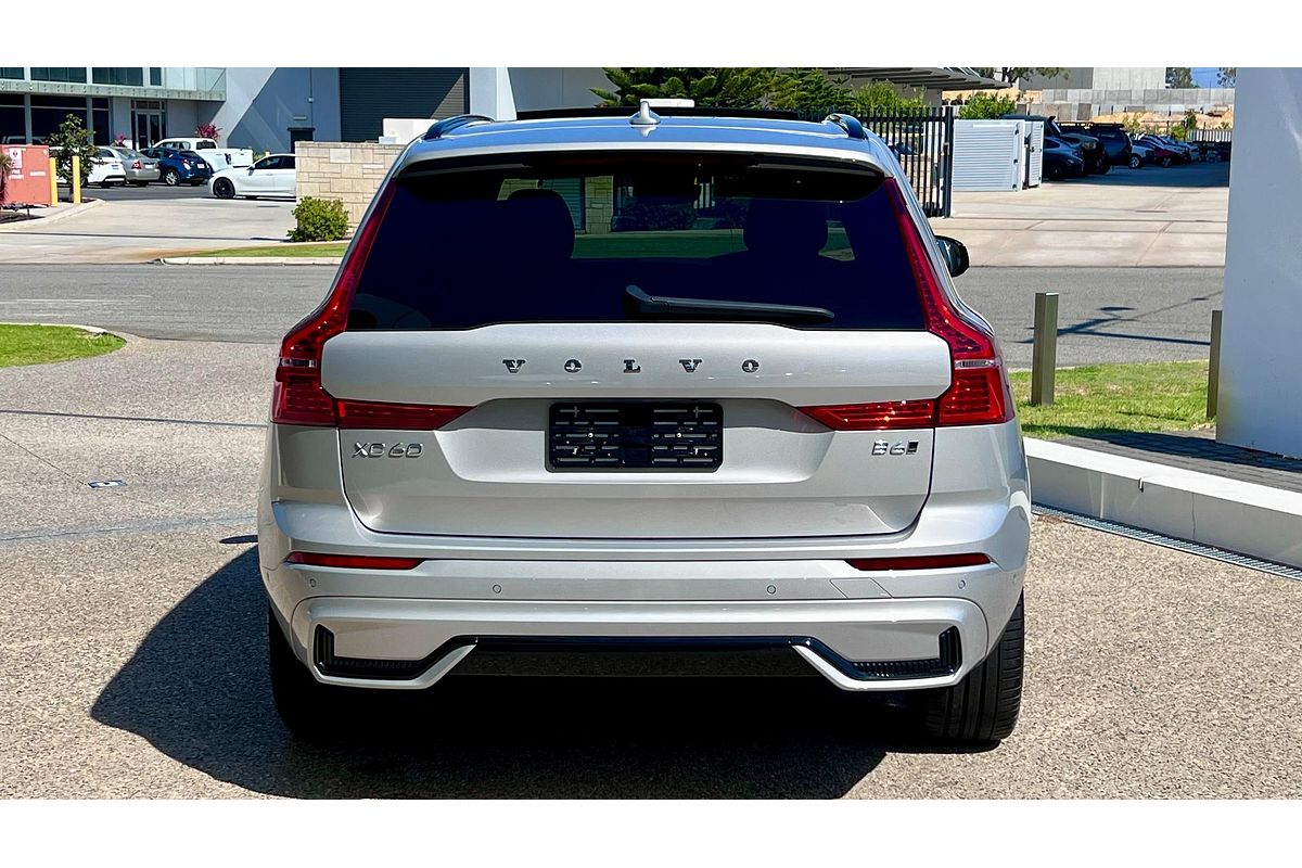 2022 Volvo XC60 B6 R-Design