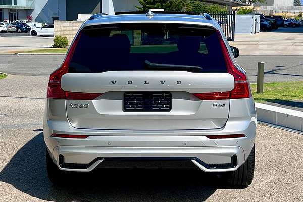2022 Volvo XC60 B6 R-Design