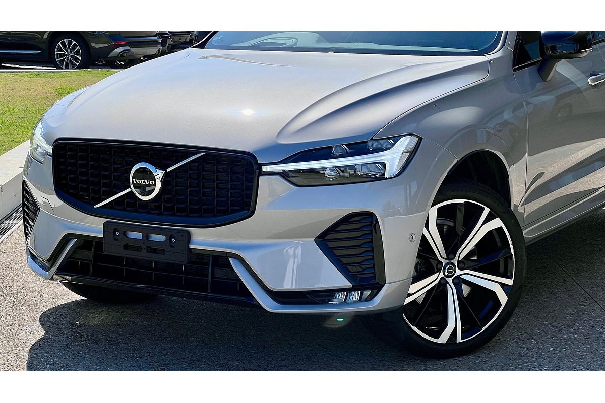 2022 Volvo XC60 B6 R-Design