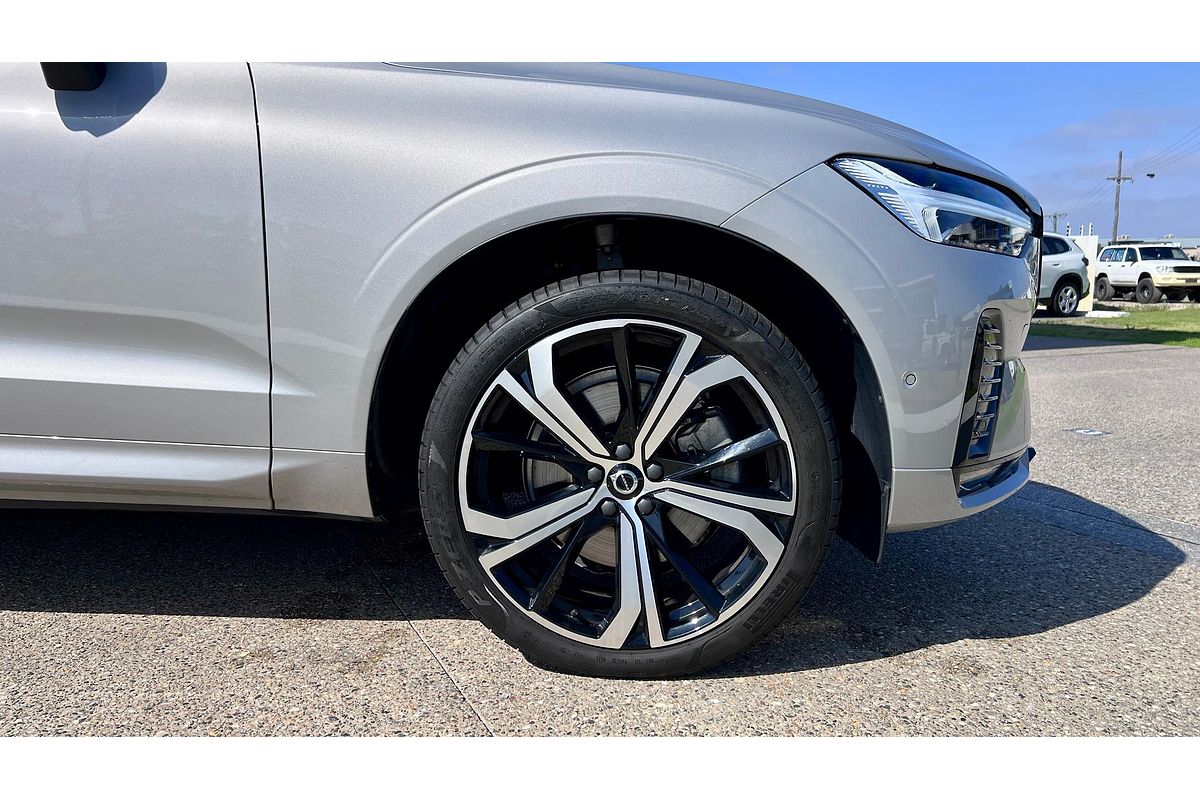 2022 Volvo XC60 B6 R-Design