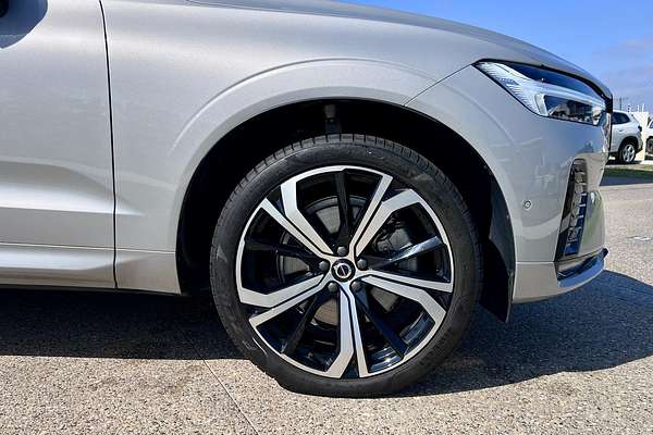 2022 Volvo XC60 B6 R-Design